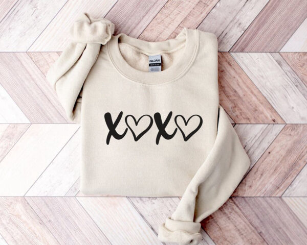 xoxo-sweatshirt-valentines-sweater-crewneck-sweatshirt-gift-for-women