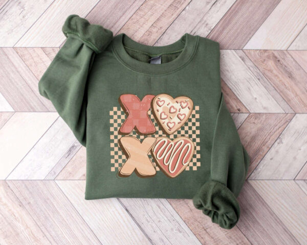 xoxo-valentines-day-sweatshirt-valentines-sweater-sweatshirt-for-women-.jpeg